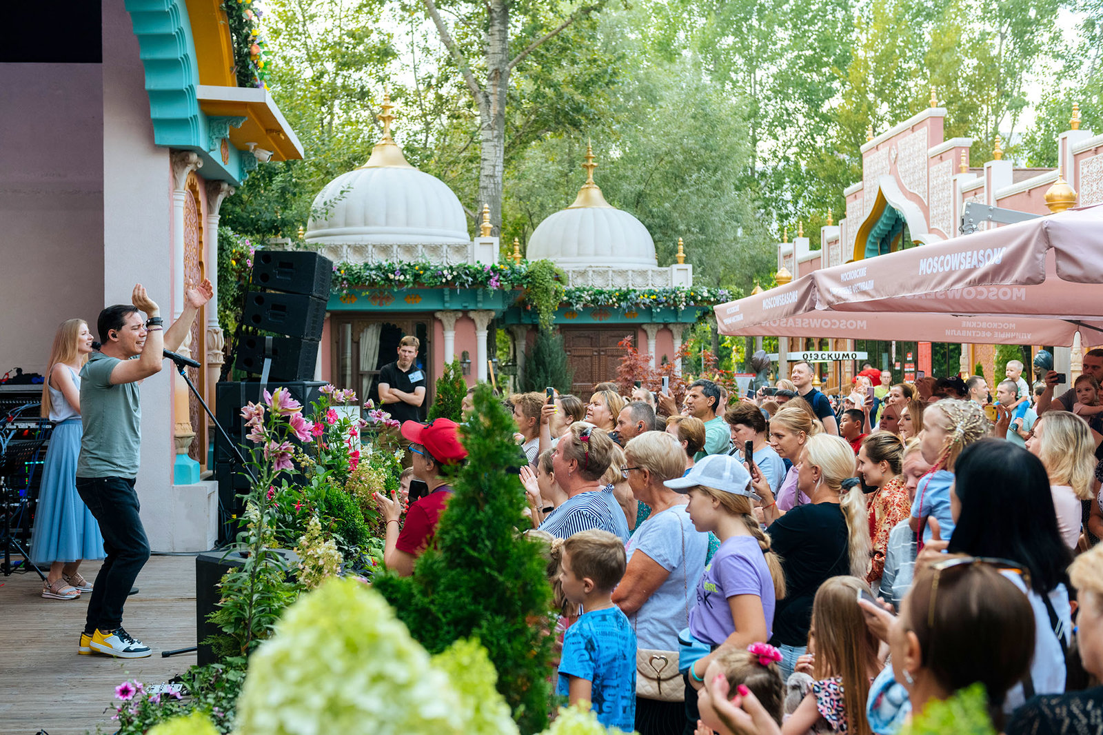 Шоу на офирах, зажигательные музыкальные ритмы и цироквые номера в Отрадном – события на сайте «Московские Сезоны»