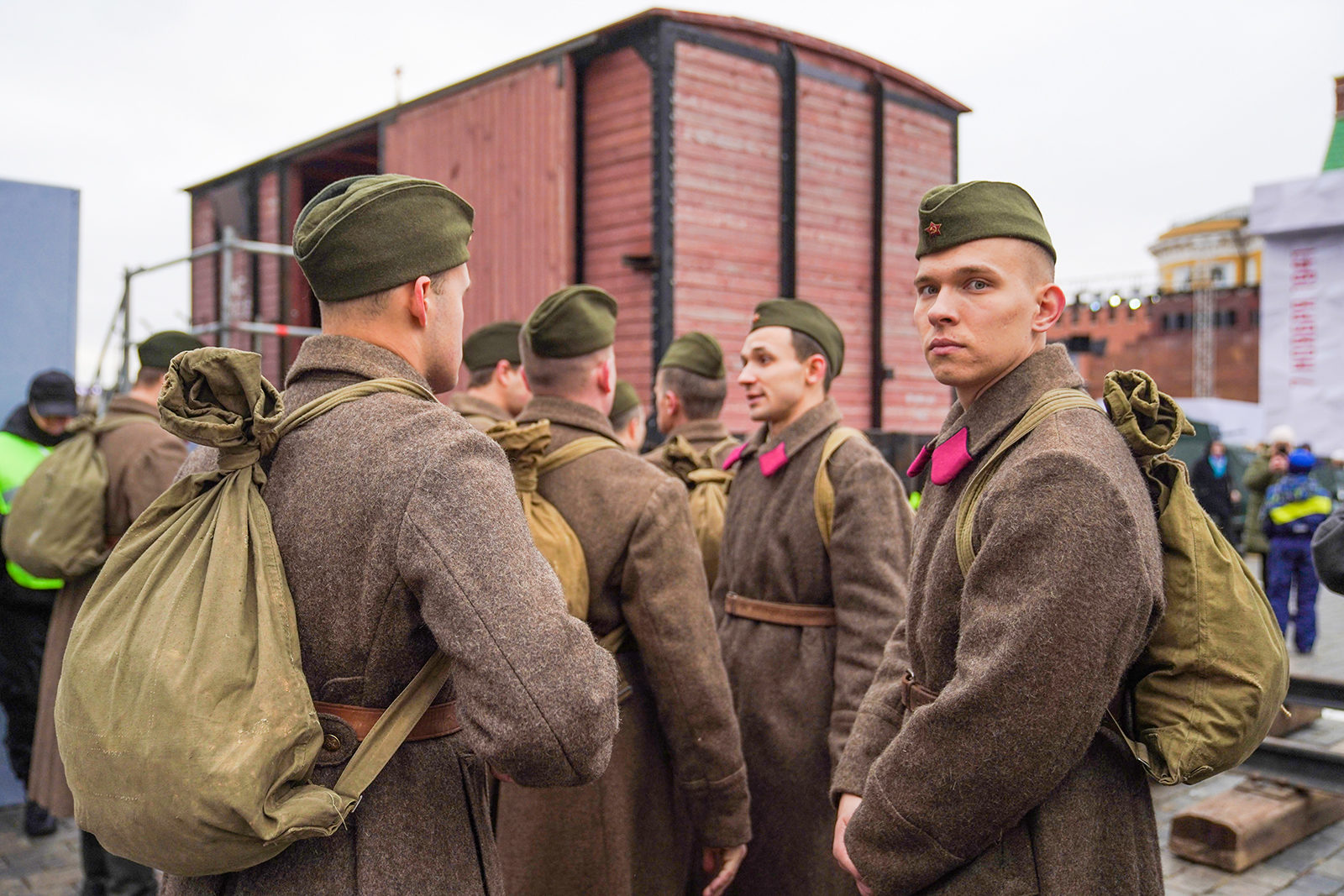 «Этих дней не смолкнет слава» в библиотеке № 245 – события на сайте «Московские Сезоны»