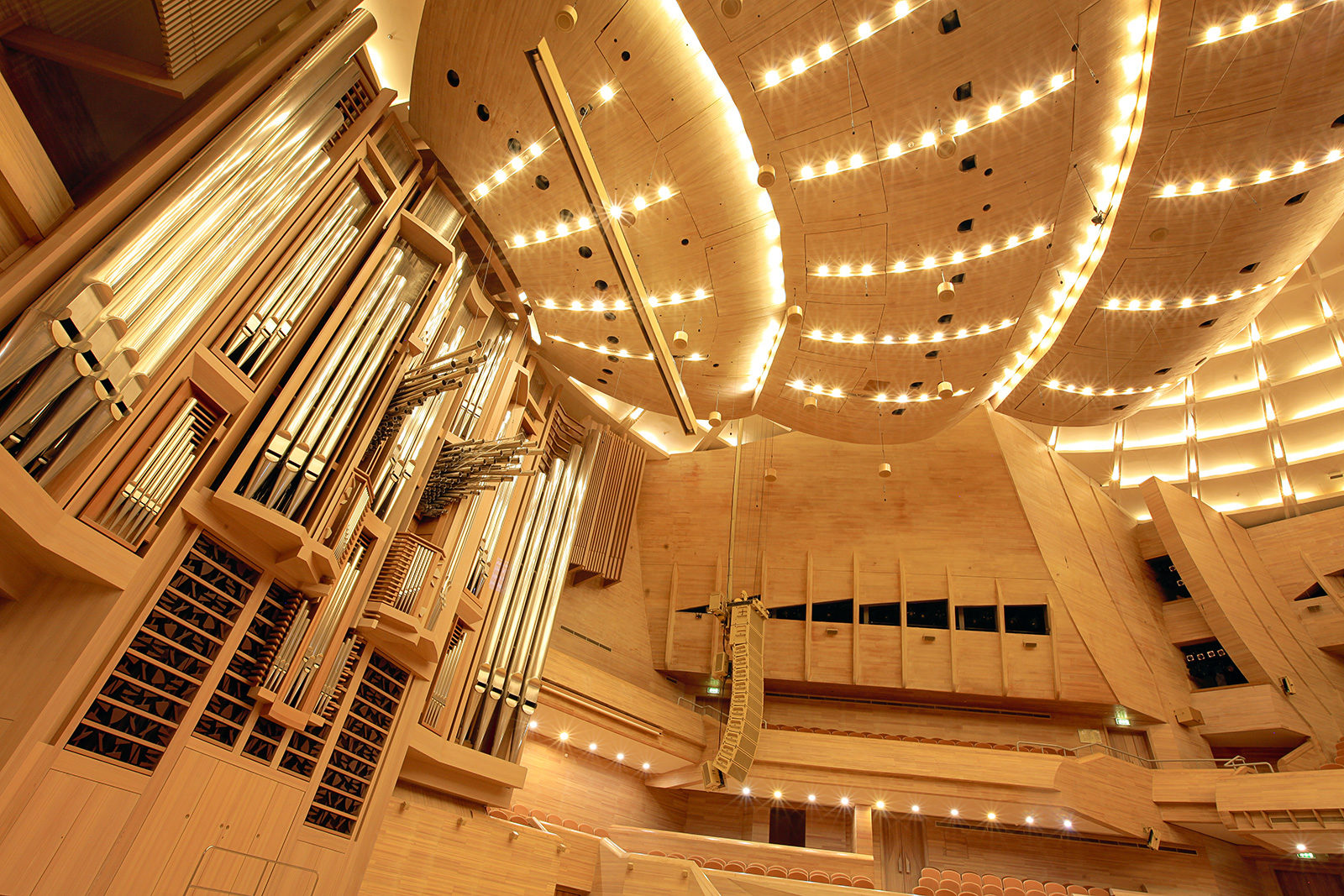 «И.С. Бах и музыка собора Нотр-Дам-де-Пари» в Московском международном доме музыки – события на сайте «Московские Сезоны»