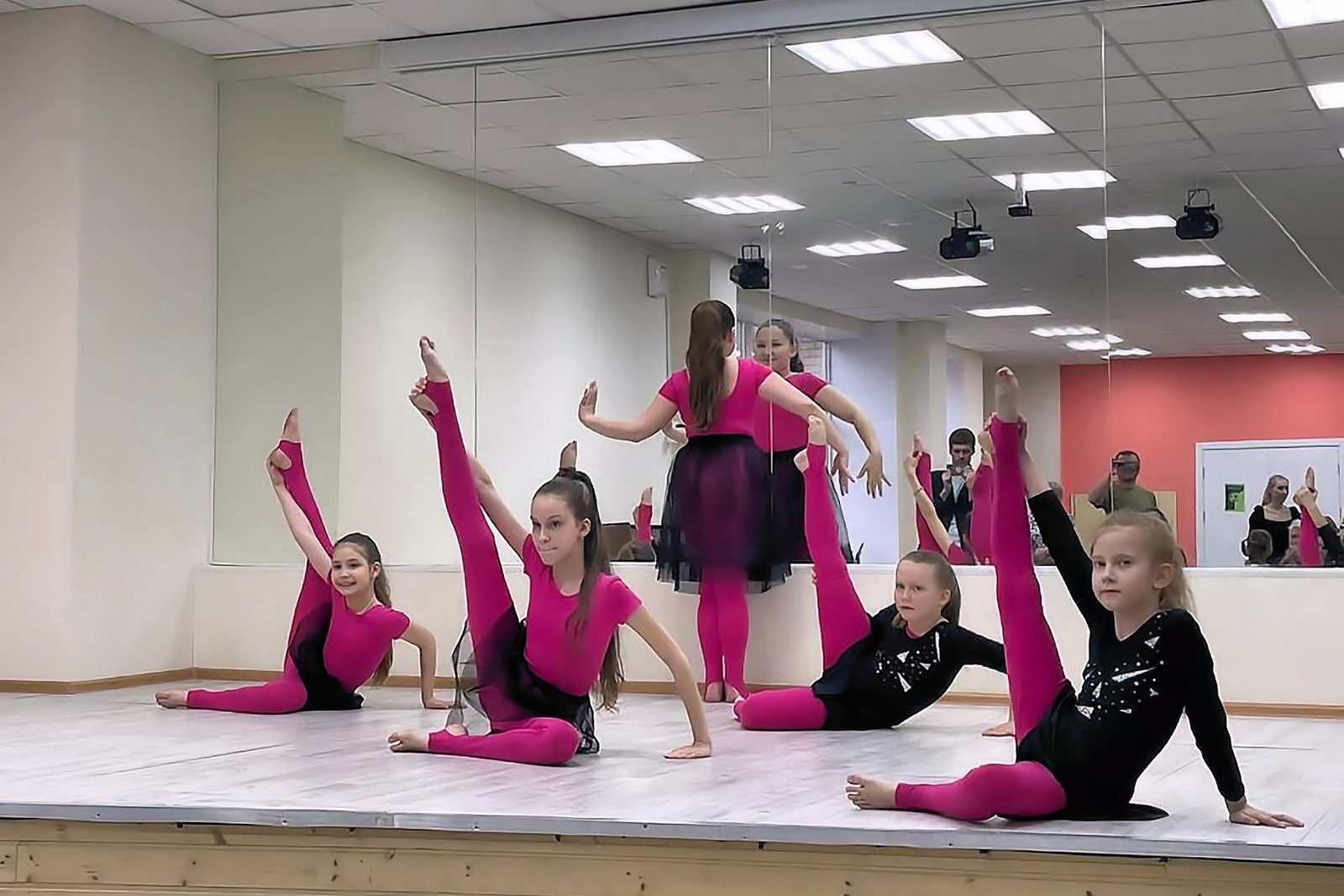 «Танцуют все!» в библиотеке № 105 – события на сайте «Московские Сезоны»