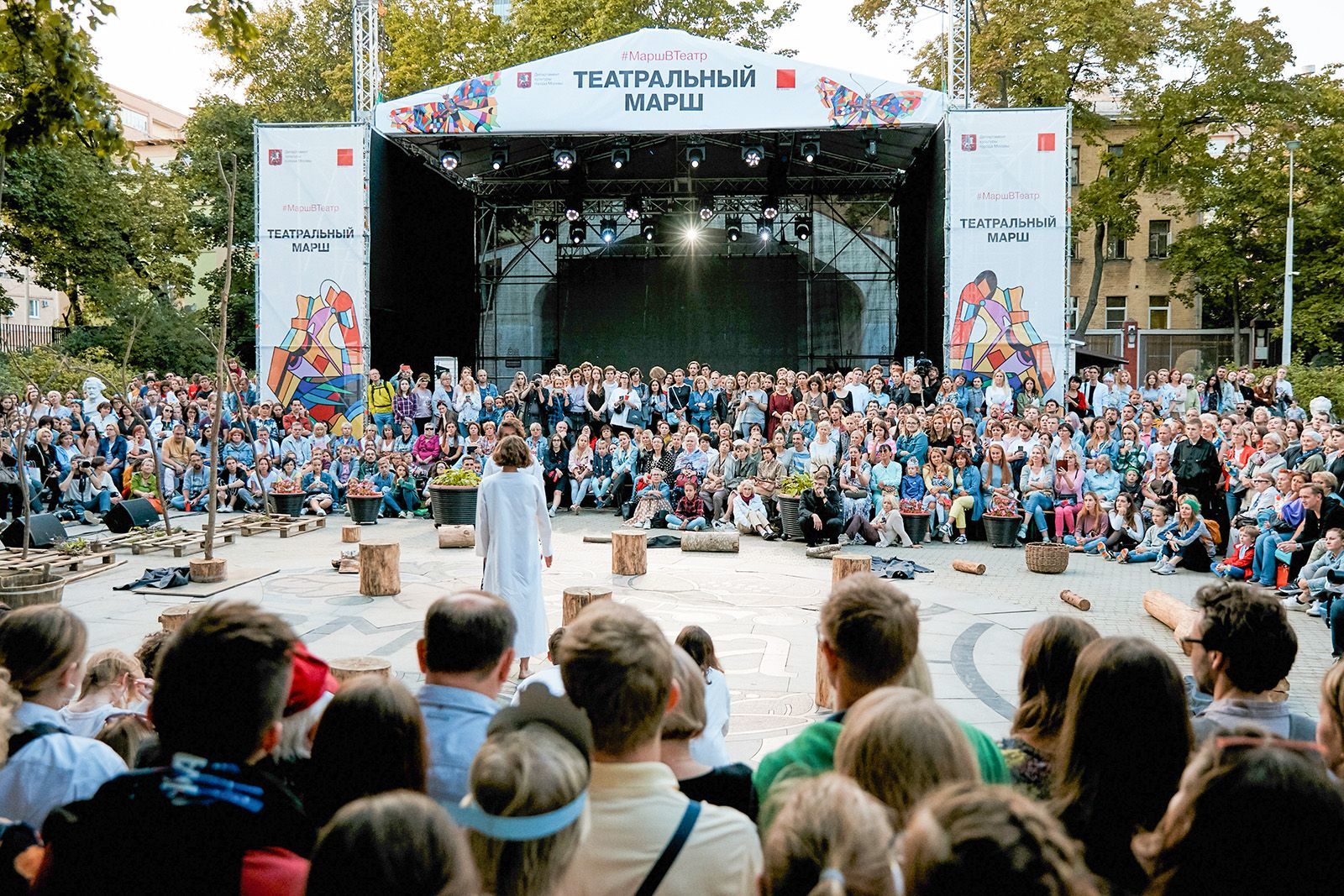 «Театральный марш» в саду «Эрмитаж» – события на сайте «Московские Сезоны»