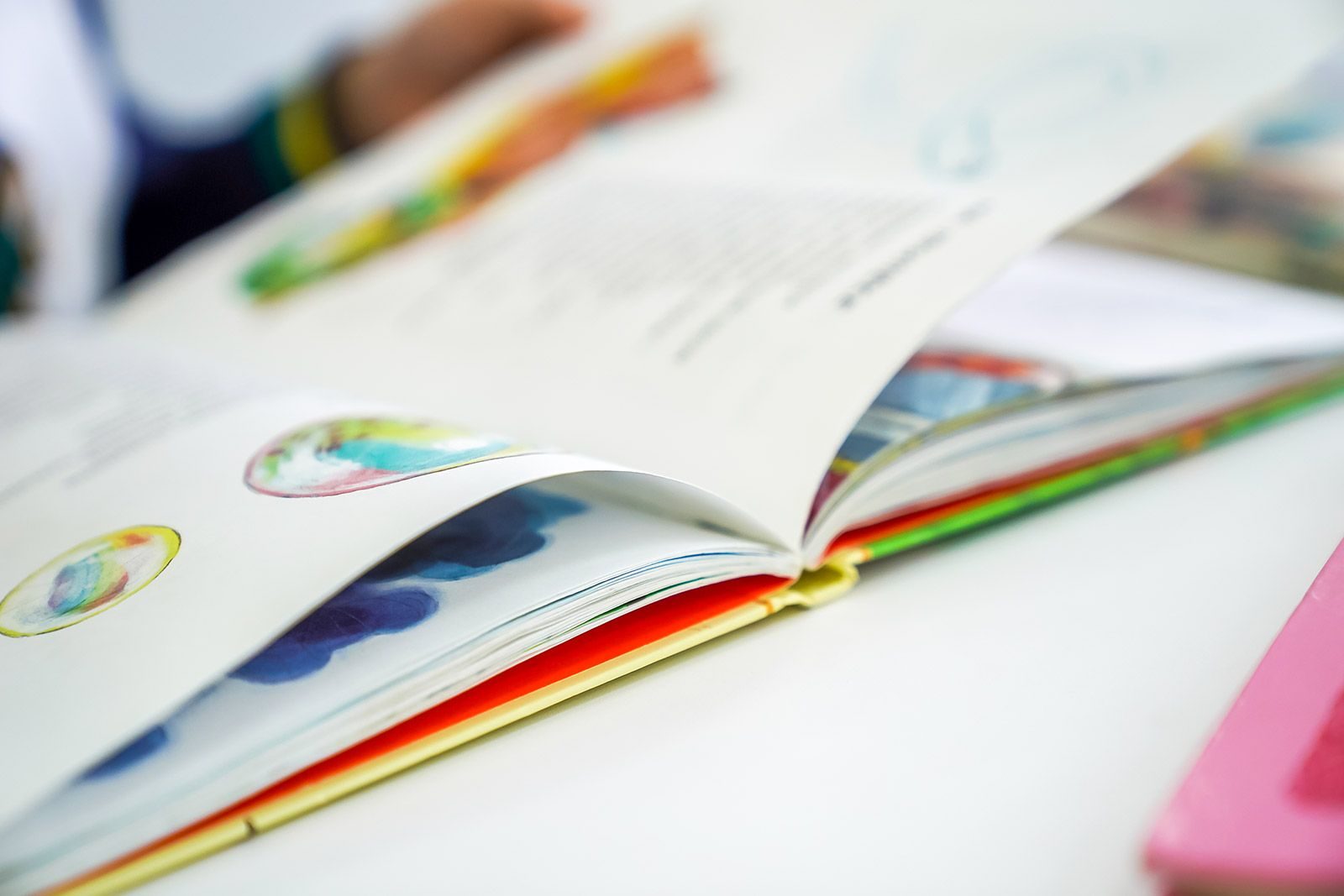 «Чудеса в библиотеке: семейные встречи с чтецами аудиосказок» в библиотеке № 19 имени Ф.М. Достоевского – события на сайте «Московские Сезоны»