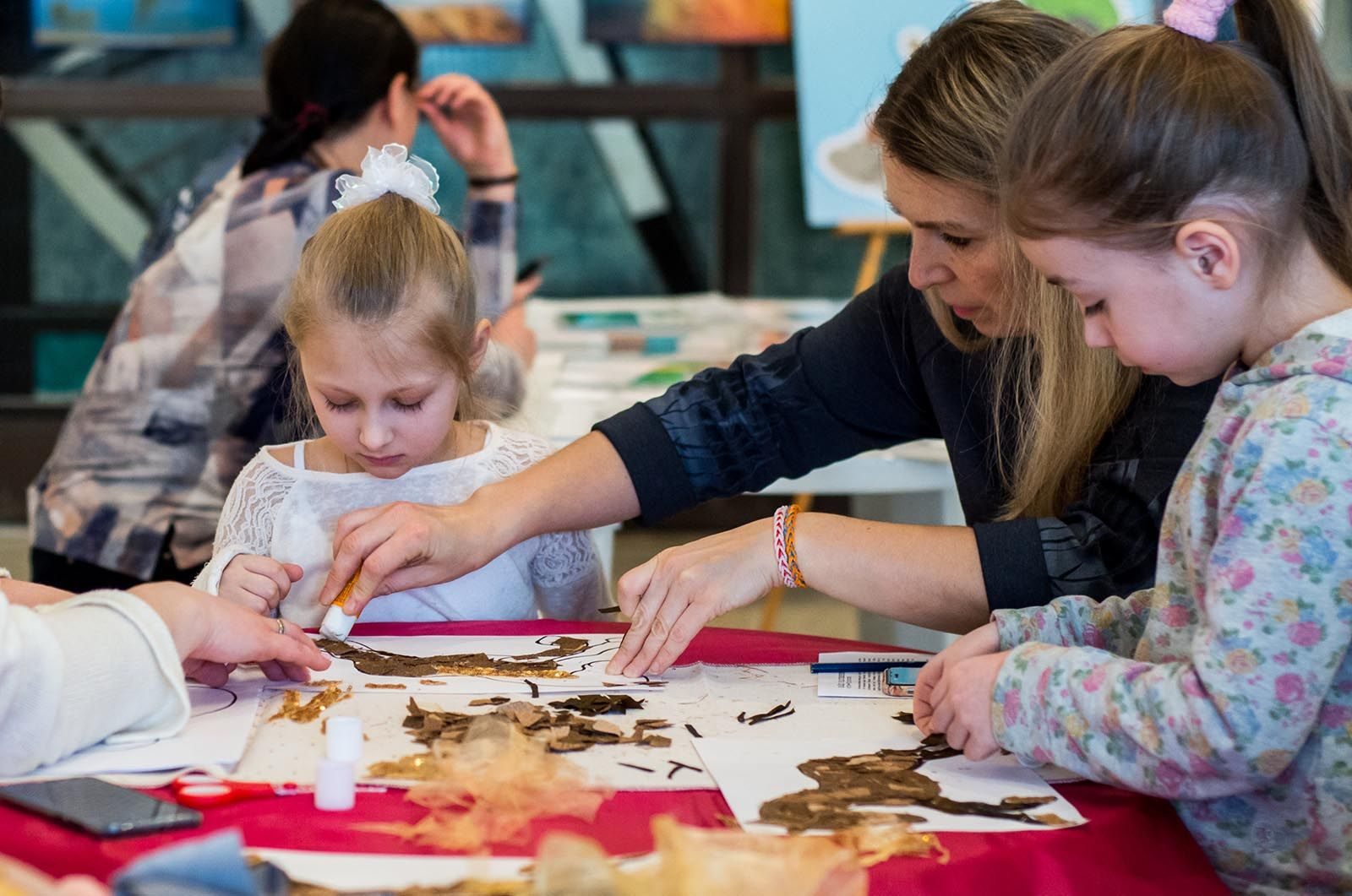 Образовательная и развлекательная программа в клубе «Атом» – события на сайте «Московские Сезоны»