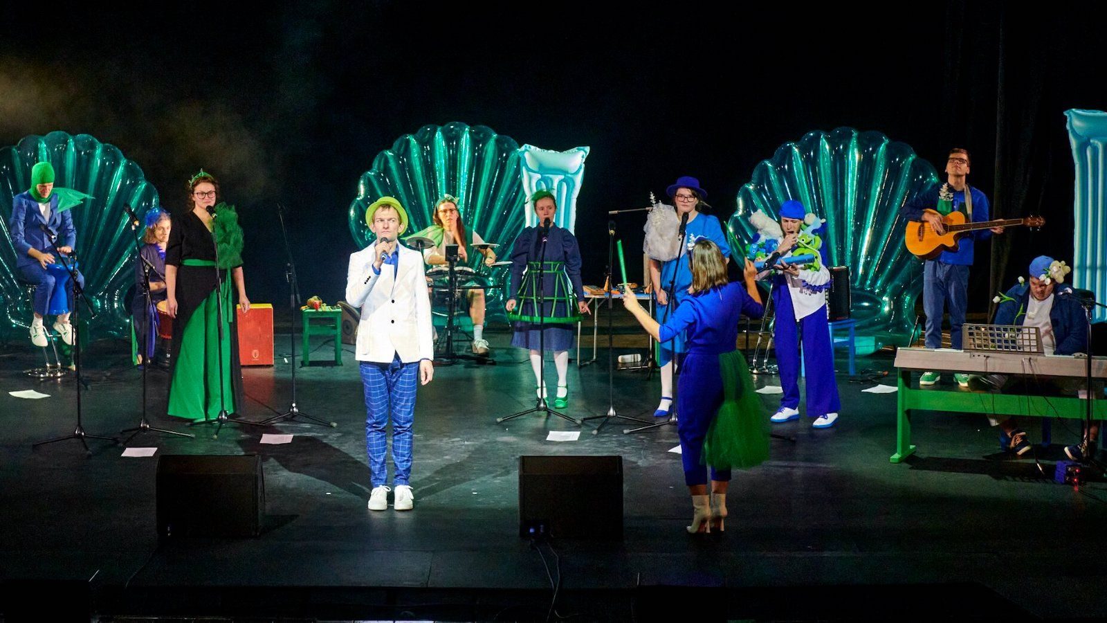 «Абсурд и романтика» в Культурном центре ЗИЛ – события на сайте «Московские Сезоны»