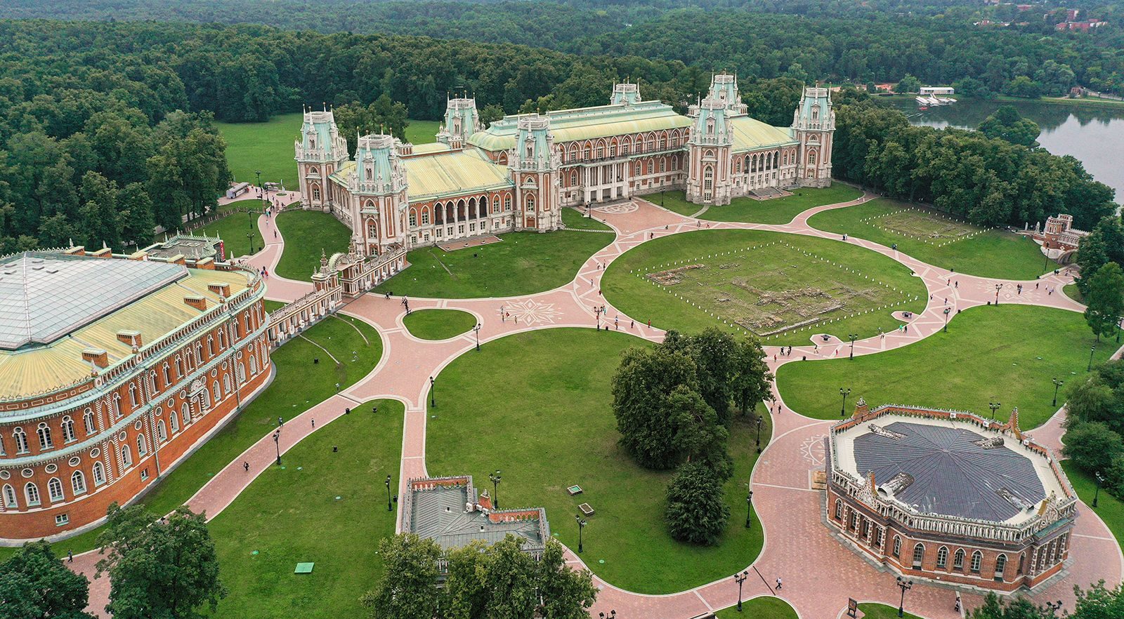 Посещение постоянных экспозиций и временных выставок Дворцово-выставочного комплекса и оранжерей – события на сайте «Московские Сезоны»