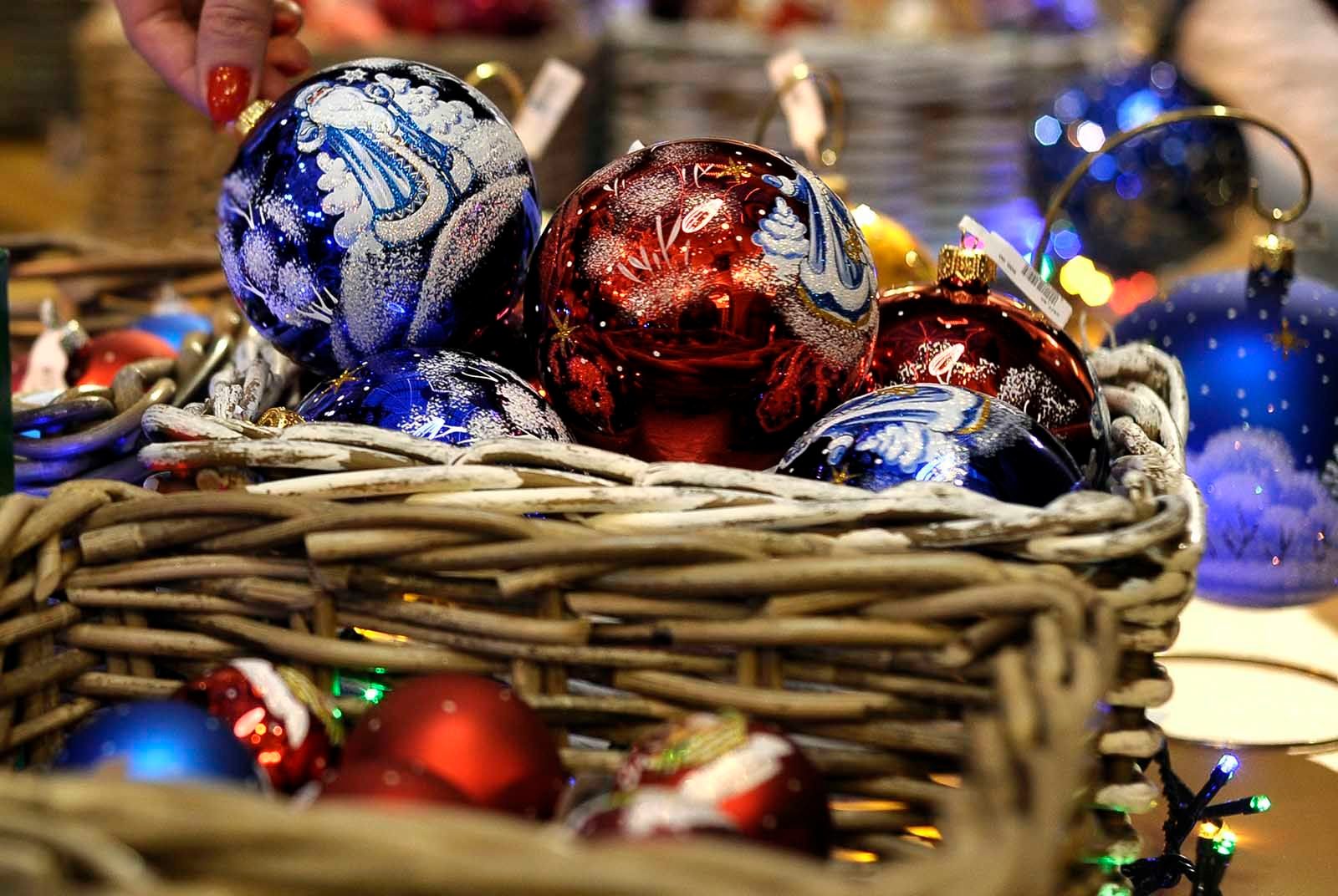 Роспись новогодних шаров в библиотеке № 97 – события на сайте «Московские Сезоны»