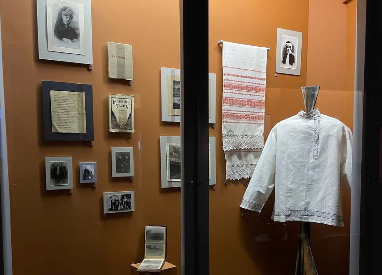 Экскурсия по выставкам «Рог времени трубит нами» и «Владимир и Сергей» для групп до пяти человек в «Есенин-центре» – события на сайте «Московские Сезоны»