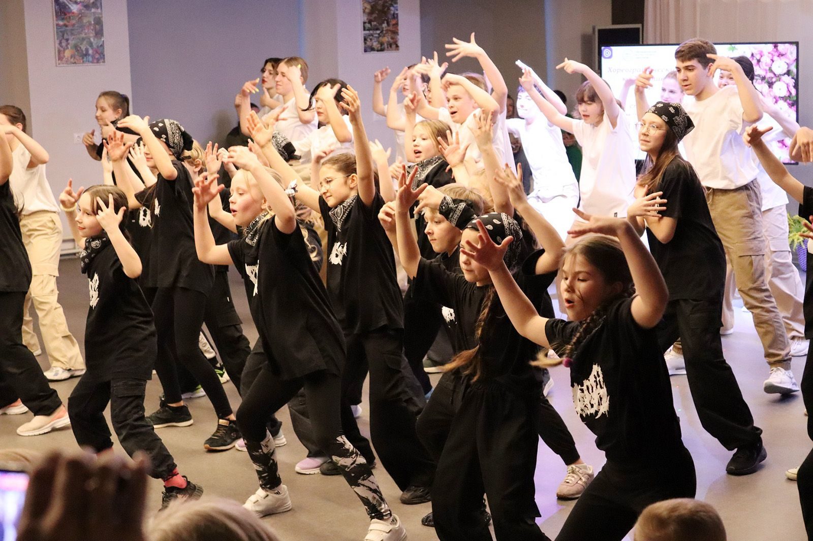 «Танцуют все!» в библиотеке № 252 – события на сайте «Московские Сезоны»