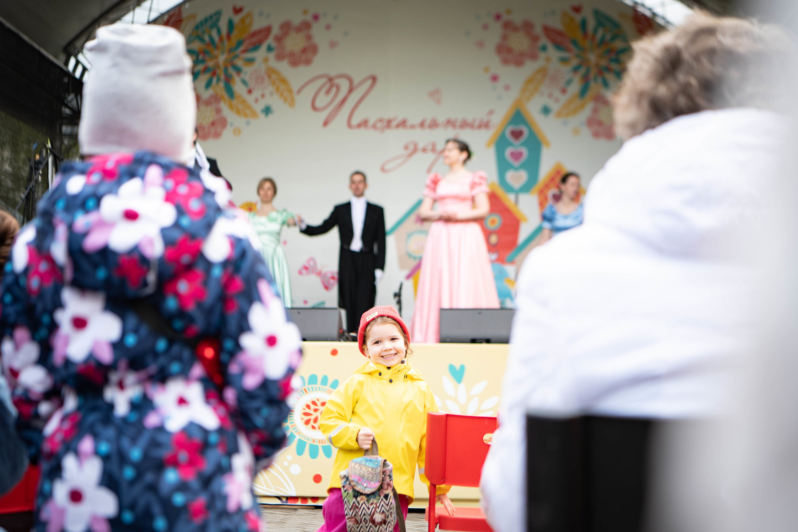 Фольклорные коллективы, создание сувениров и роспись на территории Храма преподобного Сергия Радонежского – события на сайте «Московские Сезоны»