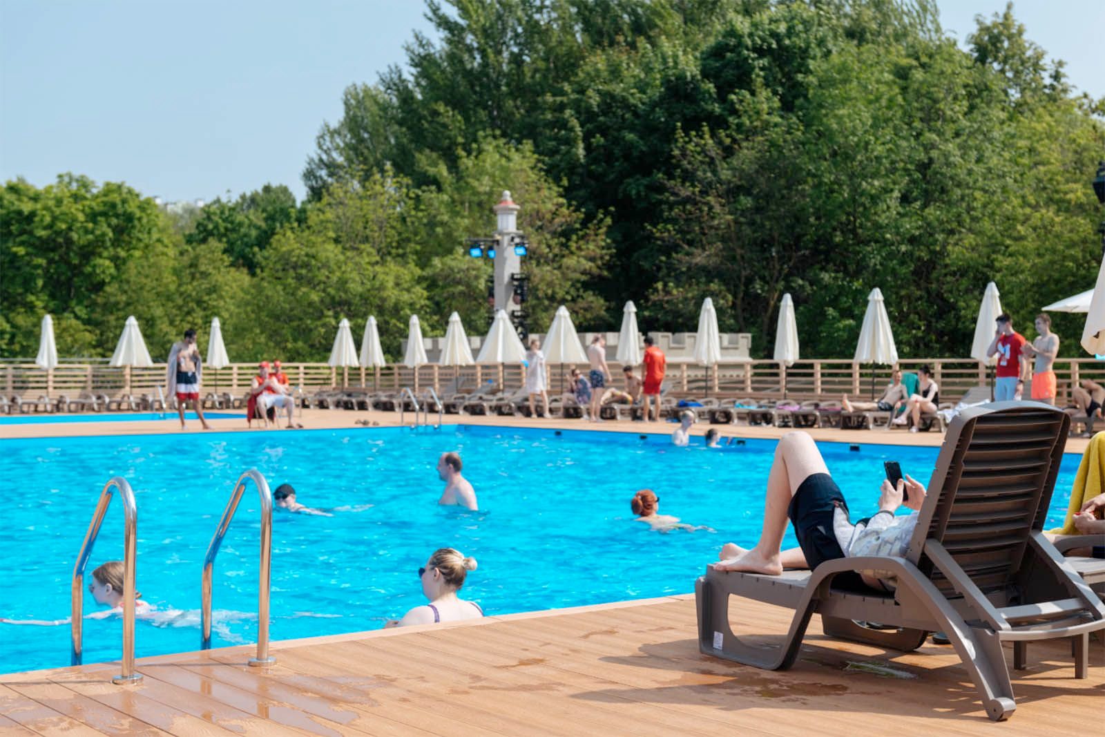 Бронирование сеанса купания в бассейне в парке «Дубки» – события на сайте «Московские Сезоны»